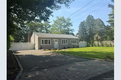 16 Lincoln Drive, Oakdale, NY 11769 - Photo 1