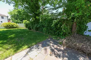 14 Webb Hill Rd, Great Neck, NY 11020 - Photo 27