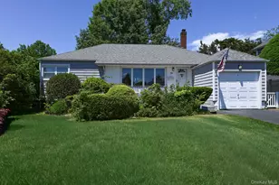 14 Webb Hill Rd, Great Neck, NY 11020 - Photo 3