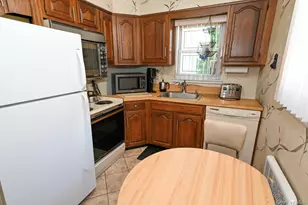 14 Webb Hill Rd, Great Neck, NY 11020 - Photo 11
