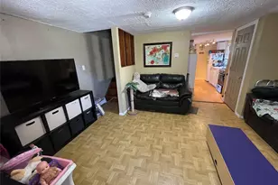 812 S 6th St, Lindenhurst, NY 11757 - Photo 3