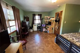 812 S 6th St, Lindenhurst, NY 11757 - Photo 15