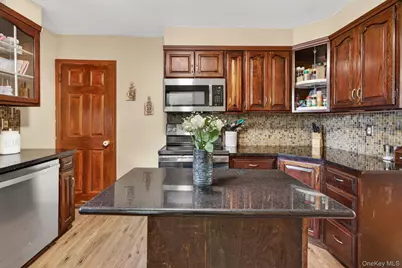 7 Walnut Street, Poughkeepsie, NY 12601 - Photo 15