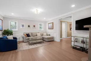 59 Franklin Pl, Great Neck, NY 11023 - Photo 5