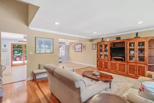 15 Wood Dr, Oyster Bay, NY 11771 - Photo 7
