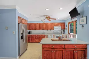 15 Wood Dr, Oyster Bay, NY 11771 - Photo 11