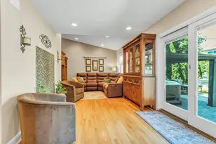 12 Pinewood Ln, New Hyde Park, NY 11040 - Photo 19