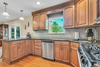 12 Pinewood Lane, New Hyde Park, NY 11040 - Photo 15