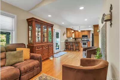 12 Pinewood Lane, New Hyde Park, NY 11040 - Photo 17