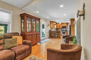 12 Pinewood Ln, New Hyde Park, NY 11040 - Photo 17