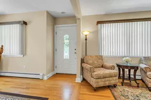 12 Pinewood Ln, New Hyde Park, NY 11040 - Photo 13