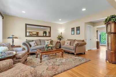 12 Pinewood Lane, New Hyde Park, NY 11040 - Photo 7