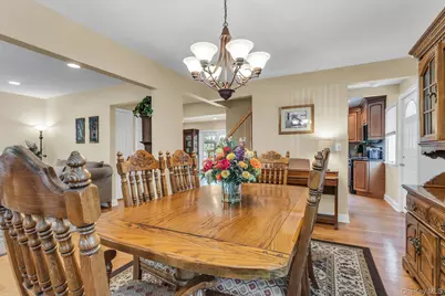 12 Pinewood Lane, New Hyde Park, NY 11040 - Photo 11