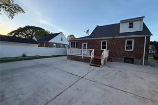 94 E Fenimore St, Valley Stream, NY 11580 - Photo 11