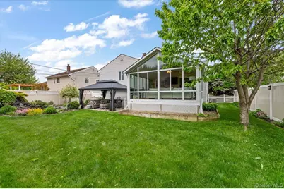 10 Peter Road, Hicksville, NY 11801 - Photo 29