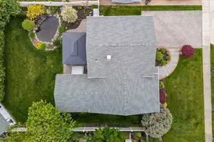 10 Peter Rd, Hicksville, NY 11801 - Photo 31