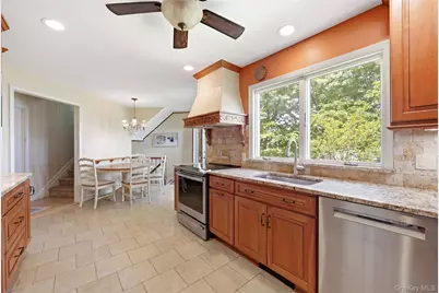 195 Shore Road, Mount Sinai, NY 11766 - Photo 11
