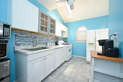 18806 Mangin Avenue, Saint Albans, NY 11412 - Photo 5