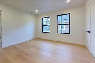 85-15 Wareham Pl, Jamaica, NY 11432 - Photo 15