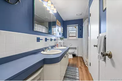 719 Catskill Avenue, Lindenhurst, NY 11757 - Photo 9