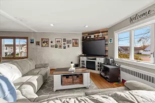 719 Catskill Ave, Lindenhurst, NY 11757 - Photo 25