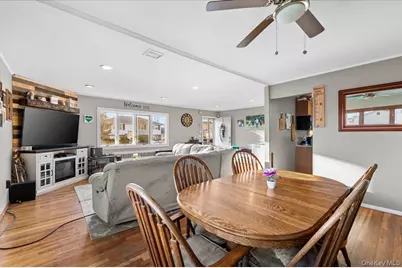 719 Catskill Avenue, Lindenhurst, NY 11757 - Photo 27