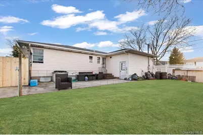 719 Catskill Avenue, Lindenhurst, NY 11757 - Photo 29