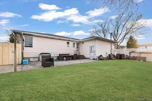 719 Catskill Ave, Lindenhurst, NY 11757 - Photo 29