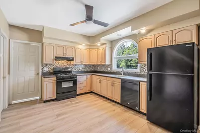 2680 Union Boulevard, Islip, NY 11751 - Photo 9