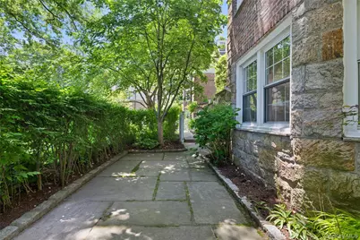 9 Sentry Place #TR, Scarsdale, NY 10583 - Photo 3