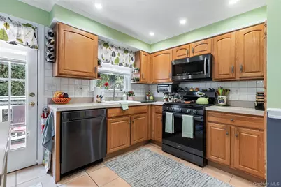 11 Brook Road, Port Chester, NY 10573 - Photo 7