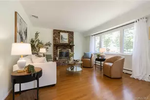 42 Summit Dr, Smithtown, NY 11787 - Photo 9