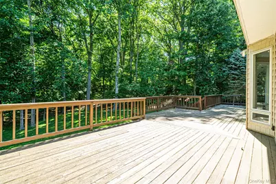 589 Landing Avenue, Smithtown, NY 11787 - Photo 33