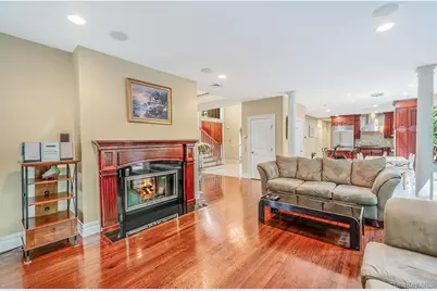 589 Landing Avenue, Smithtown, NY 11787 - Photo 9