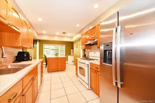 22 Chatham Rd, Commack, NY 11725 - Photo 13