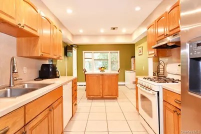 22 Chatham Road, Commack, NY 11725 - Photo 15