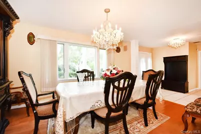 22 Chatham Road, Commack, NY 11725 - Photo 11