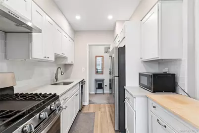 61 Maine Avenue #D12, Rockville Centre, NY 11570 - Photo 9