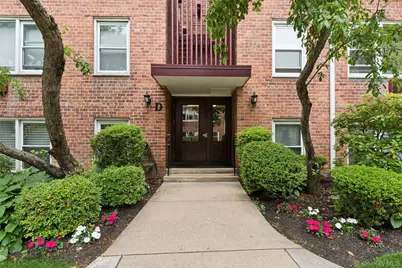 61 Maine Avenue #D12, Rockville Centre, NY 11570 - Photo 1