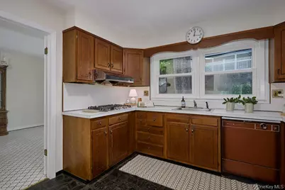 72 Hickory Hill Drive, Dobbs Ferry, NY 10522 - Photo 13