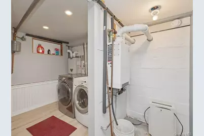215 S 16th Street, Lindenhurst, NY 11757 - Photo 9