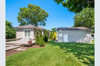 215 S 16th Street, Lindenhurst, NY 11757 - Photo 15