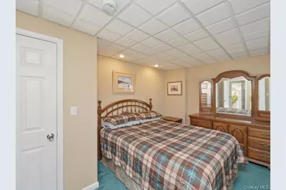215 S 16th Street, Lindenhurst, NY 11757 - Photo 11