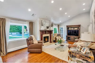 109 Shirley Court, Smithtown, NY 11787 - Photo 19