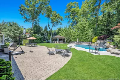 109 Shirley Court, Smithtown, NY 11787 - Photo 3