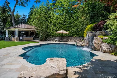 109 Shirley Court, Smithtown, NY 11787 - Photo 5