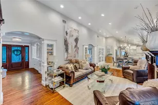 109 Shirley Ct, Smithtown, NY 11787 - Photo 17