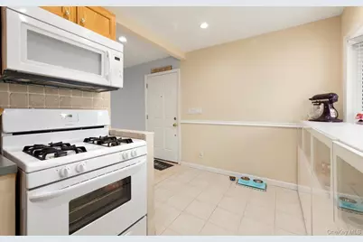40 Southridge Drive, Glen Cove, NY 11542 - Photo 7
