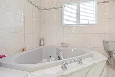 170 McKinley Avenue, Franklin Square, NY 11010 - Photo 9