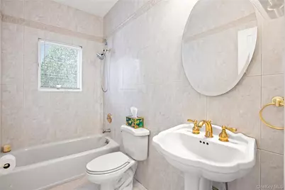 170 McKinley Avenue, Franklin Square, NY 11010 - Photo 7